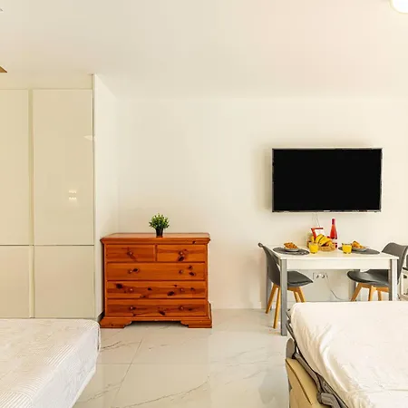 Americas - On The Golden Mile - As De Casas