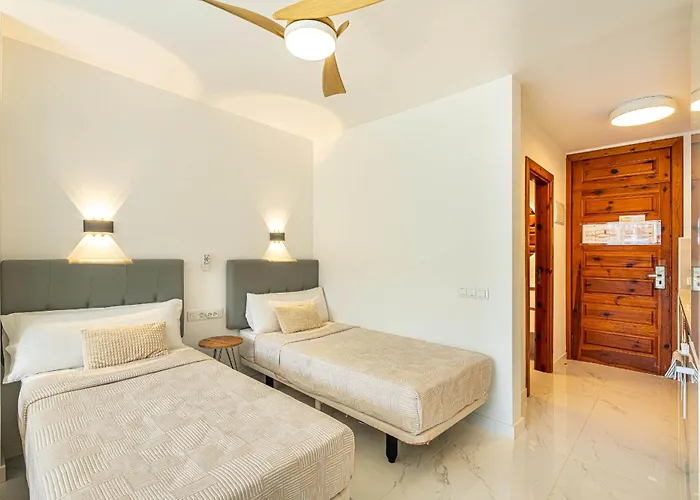 As De Casas - Golden Mile - Americas * Playa de las Americas (Tenerife)