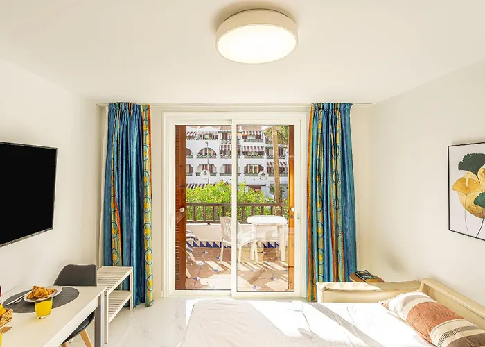 As De Casas - Golden Mile - Americas * Playa de las Americas (Tenerife)